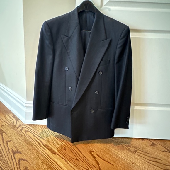 Giorgio Armani suits. Made in Italy. Fine Italian wool. 6 colors and styles. - Picture 3 of 16